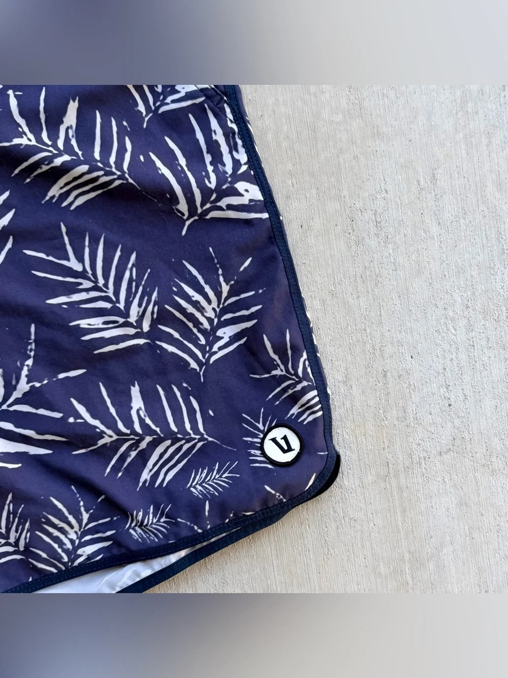 Vuori Cruise Board Shorts Floral All Over Print Men Size 34